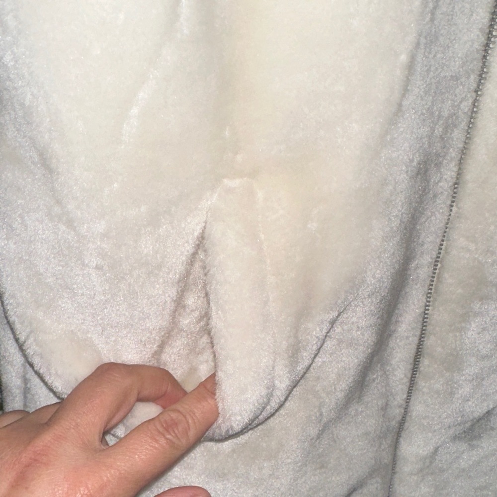 Liz Claiborne Cream Fleece Vest - Picture 2 of 7